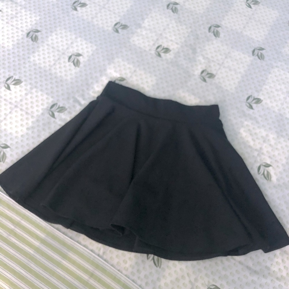 black skater skirt